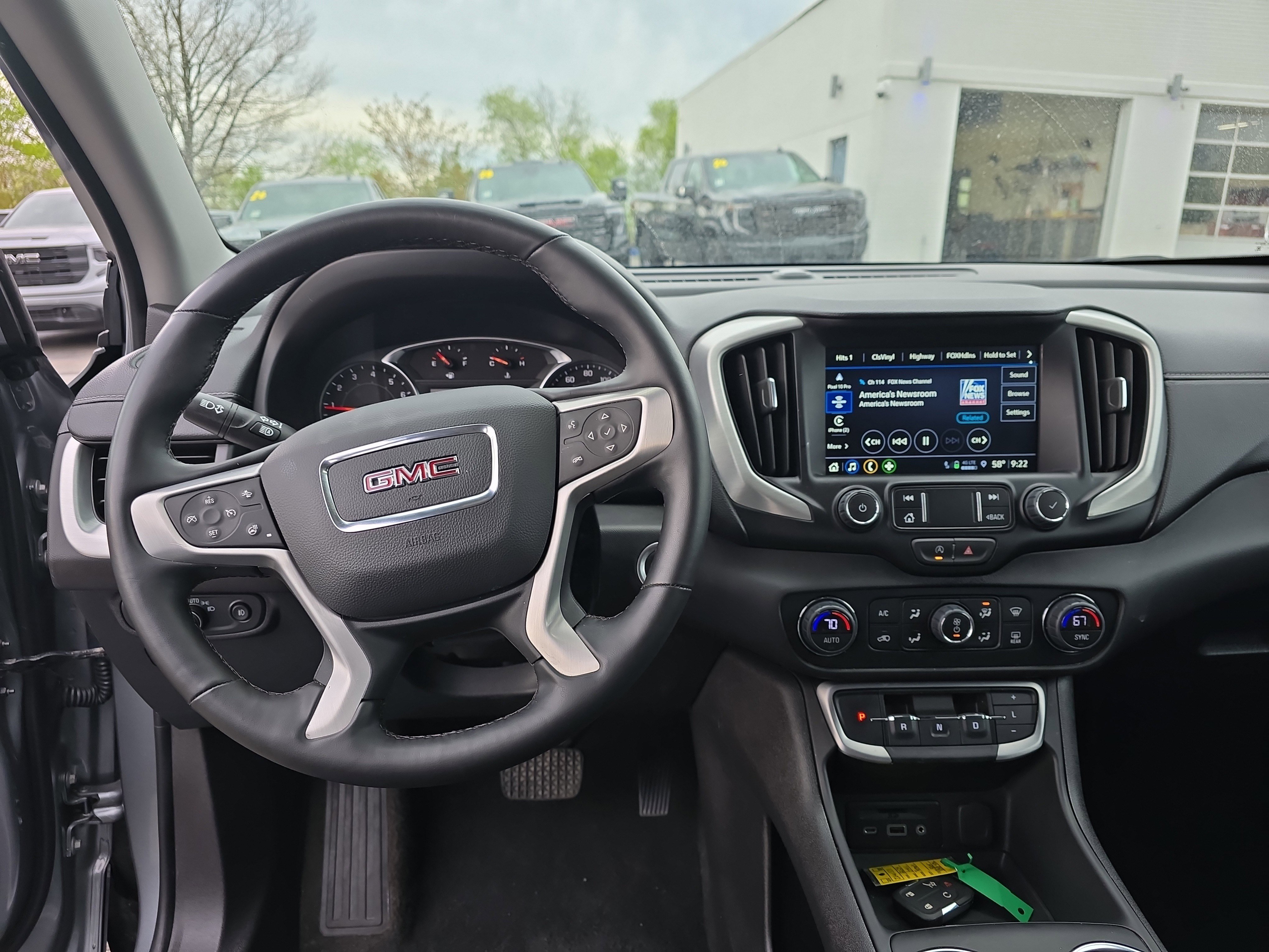 Used 2024 GMC Terrain SLT AWD/4WD image 16