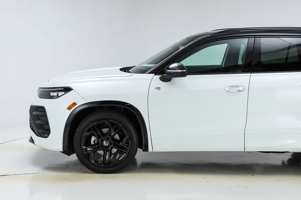 New 2026 Volkswagen Tiguan SE R-Line image 3