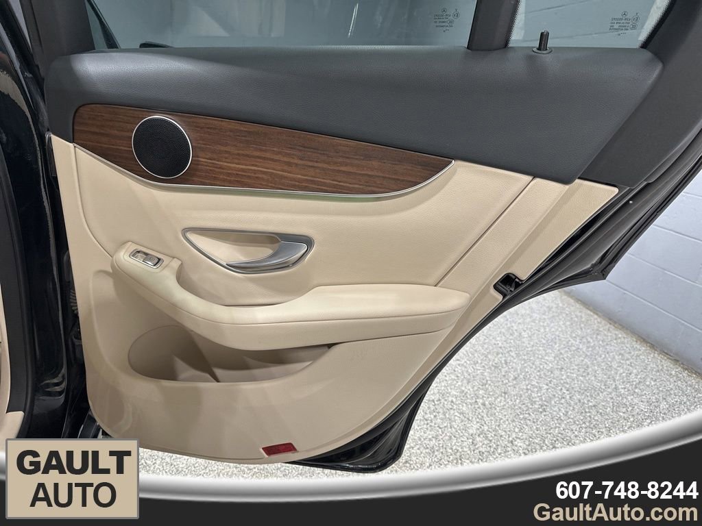 Used 2022 Mercedes-Benz GLC 300 4MATIC image 19