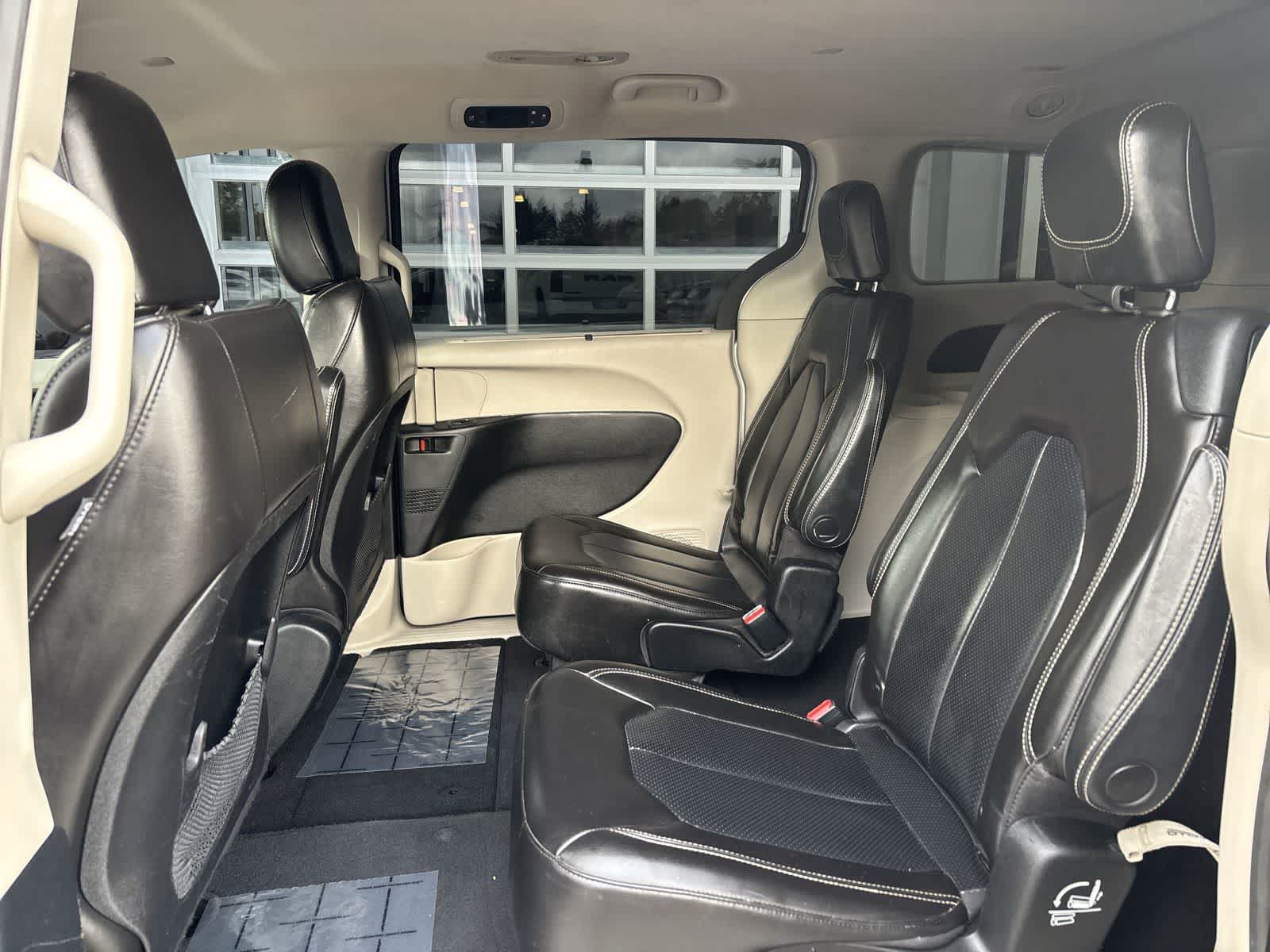 Certified 2020 Chrysler Voyager Lxi FWD image 7