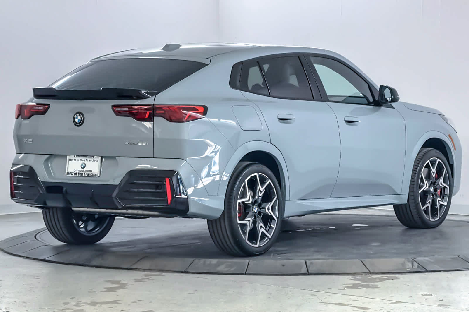 New 2026 BMW X2 xDrive28i w/ Technology Package AWD/4WD image 2