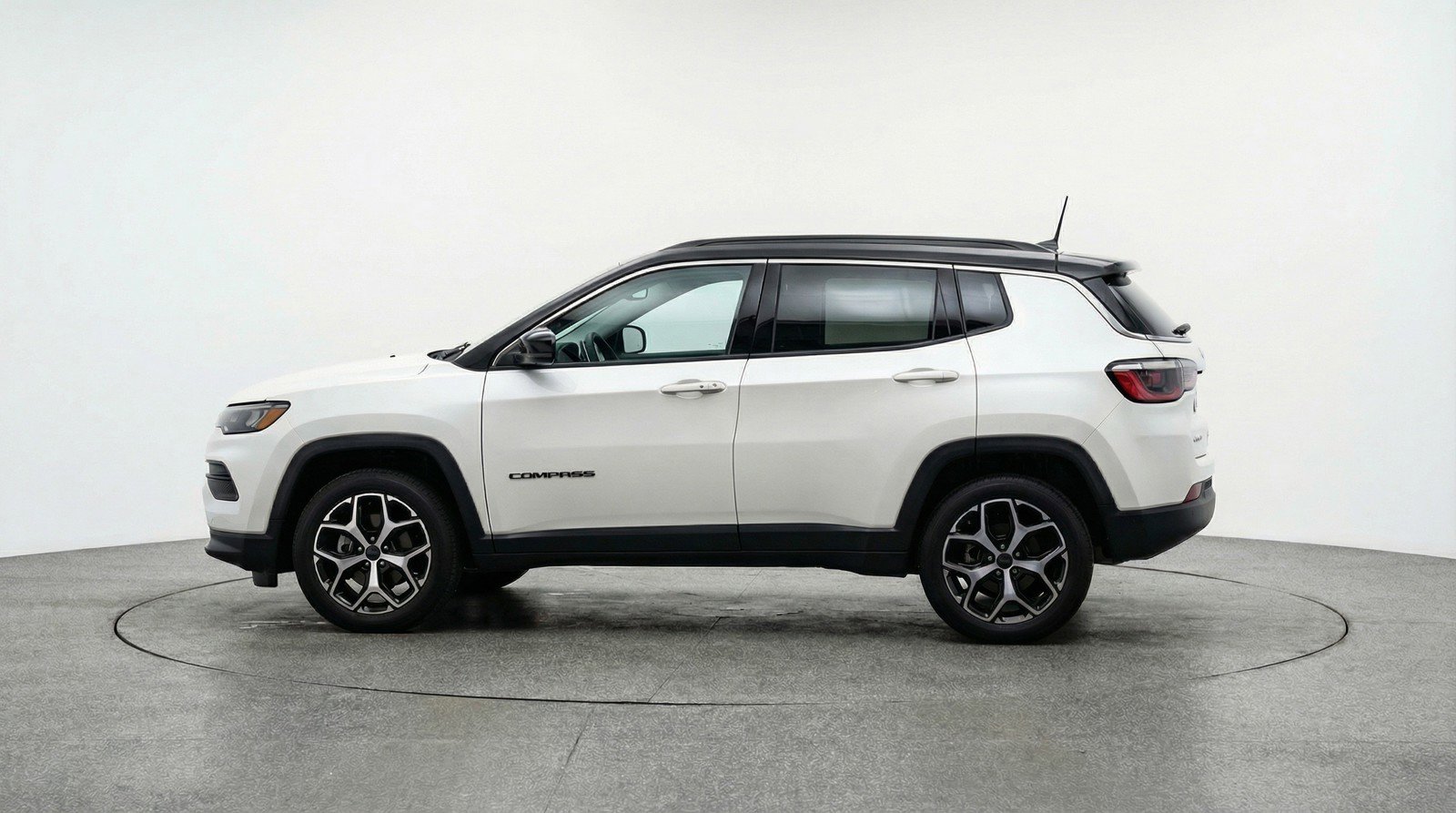 Used 2025 Jeep Compass Limited image 5