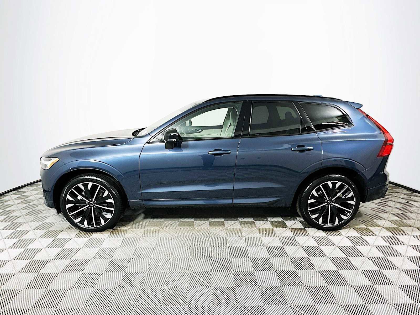 New 2026 Volvo XC60 B5 Ultra w/ Protection Package Premier image 4