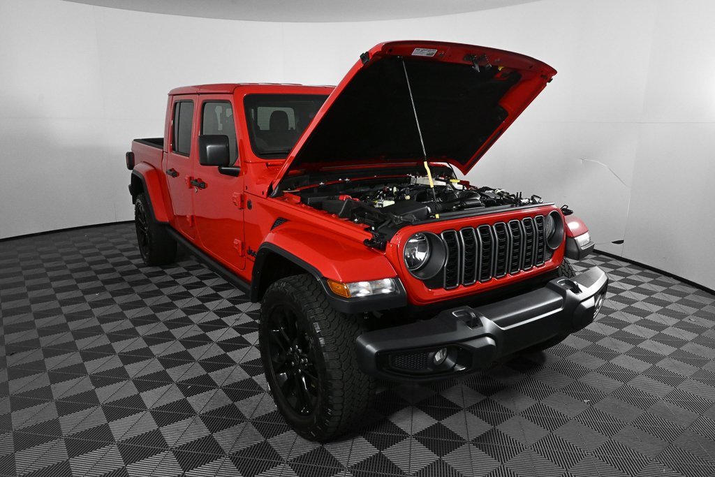 Used 2025 Jeep Gladiator Sport image 29