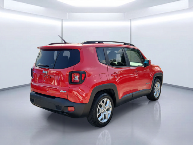 Used 2017 Jeep Renegade Latitude FWD image 4