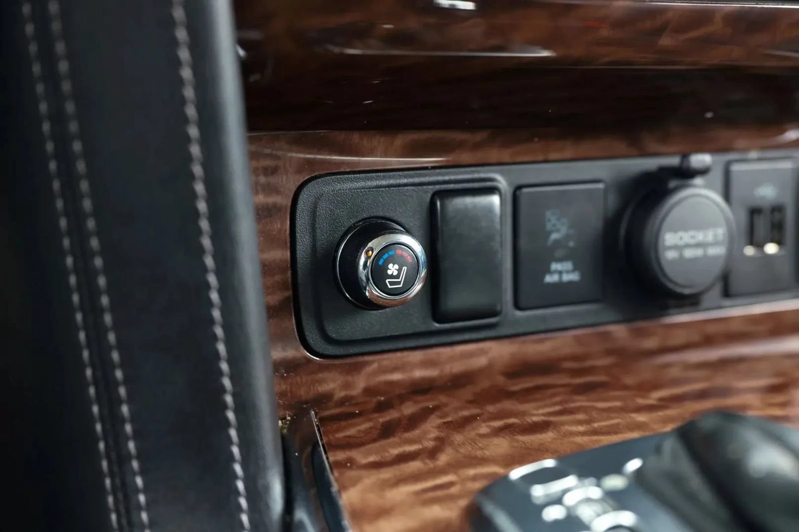 Used 2019 Nissan Armada Platinum w/ Captain's Chairs Package RWD image 36