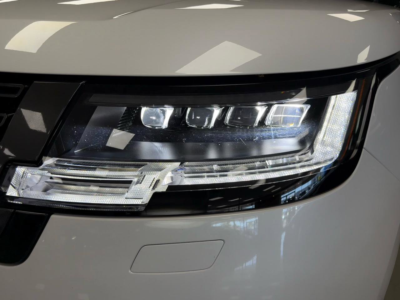 Used 2023 Land Rover Range Rover SE image 39