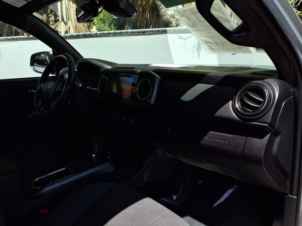 Certified 2018 Toyota Tacoma TRD Off-Road w/ Technology Package AWD/4WD image 22