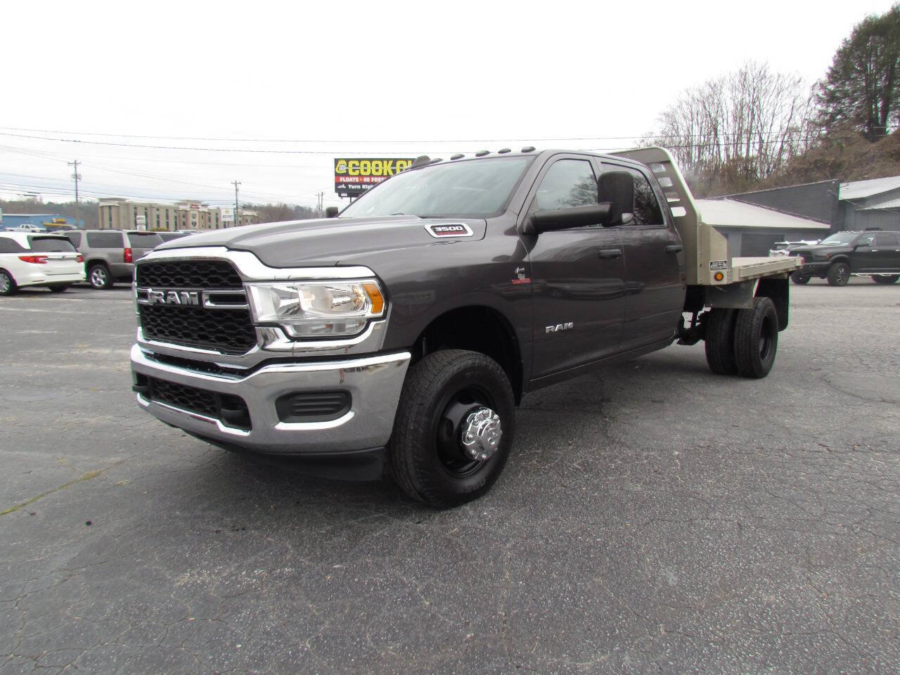 Used 2019 RAM 3500 Tradesman w/ Chrome Appearance Group image 3