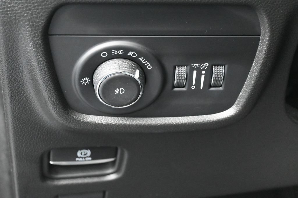 Used 2022 Jeep Grand Cherokee L Limited RWD image 16