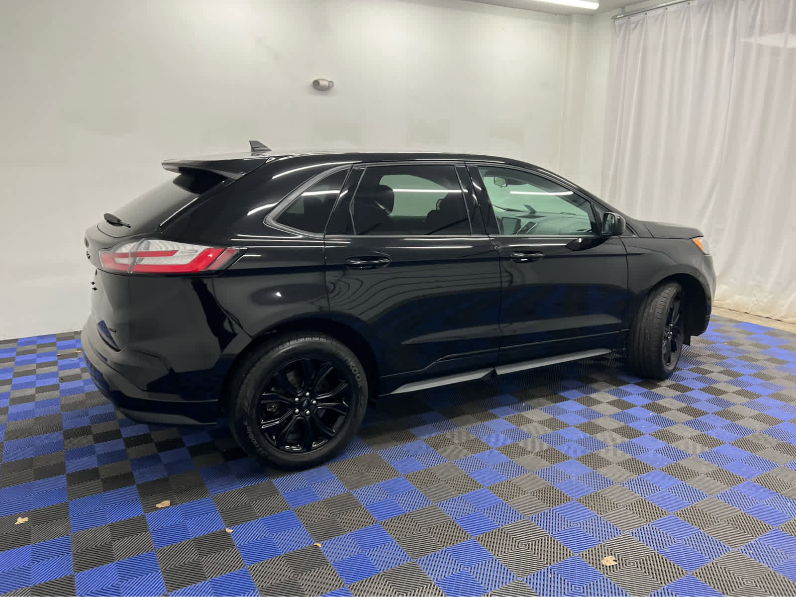 Used 2024 Ford Edge SE w/ Black Appearance Package image 11