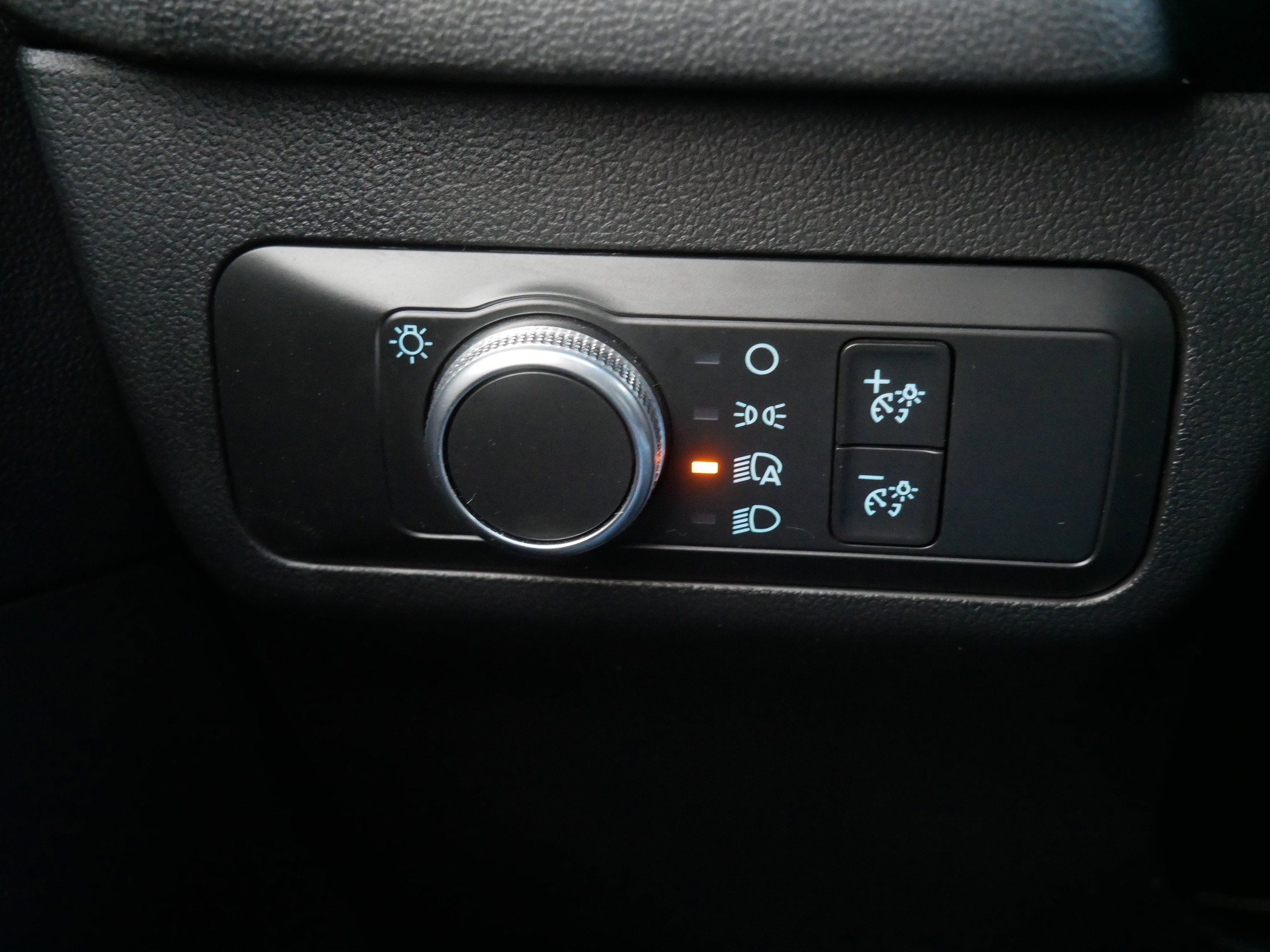 Used 2020 Ford Escape SE image 26