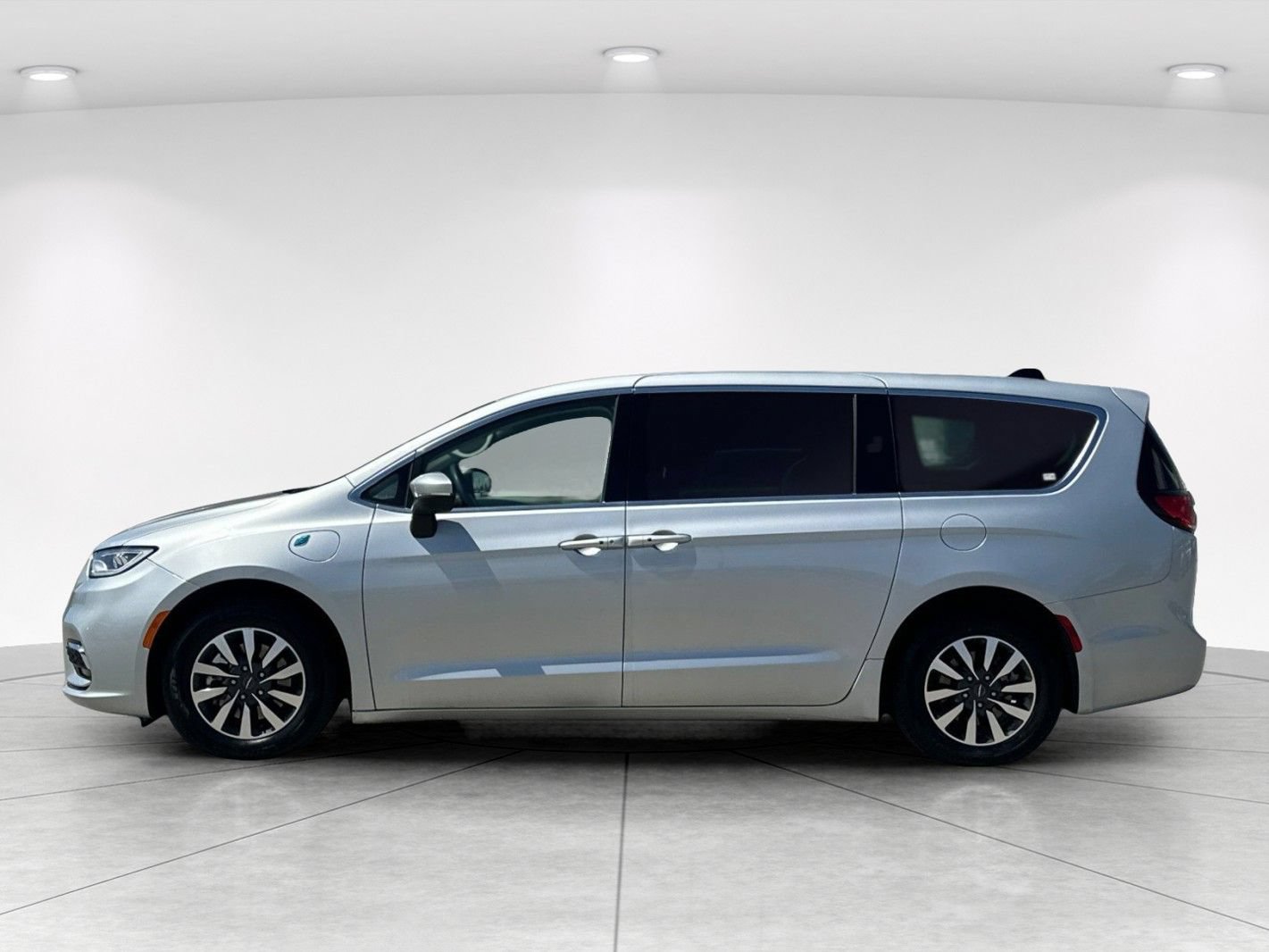 Used 2023 Chrysler Pacifica Touring-L FWD image 3