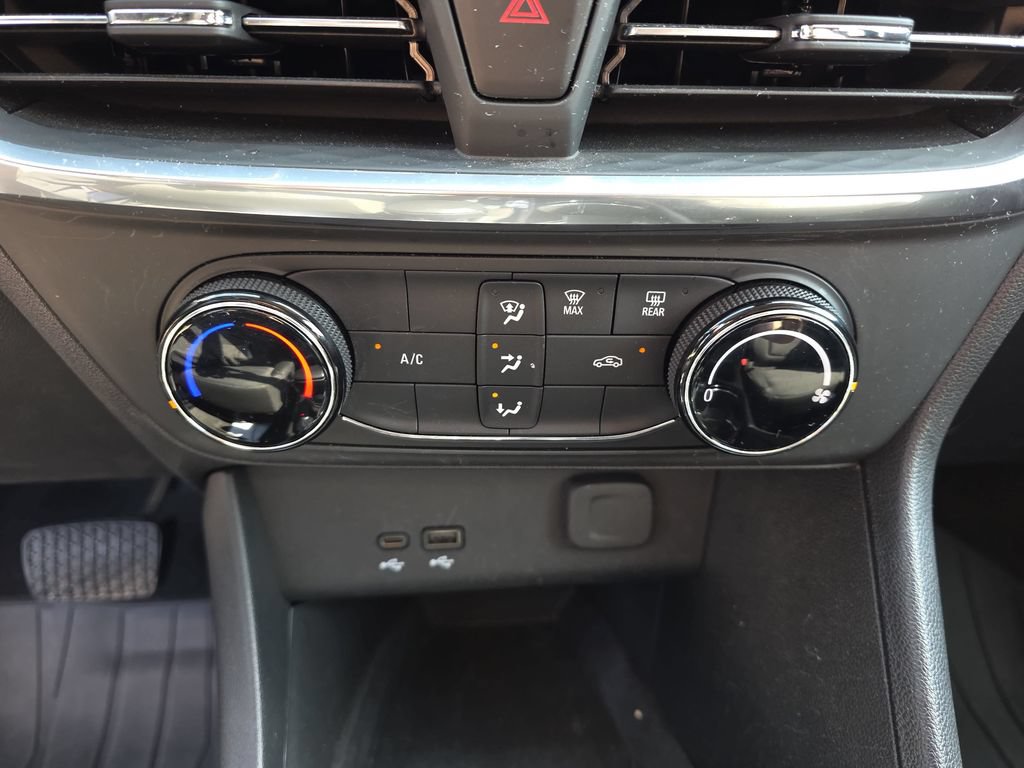 Used 2024 Buick Encore GX Preferred FWD image 23