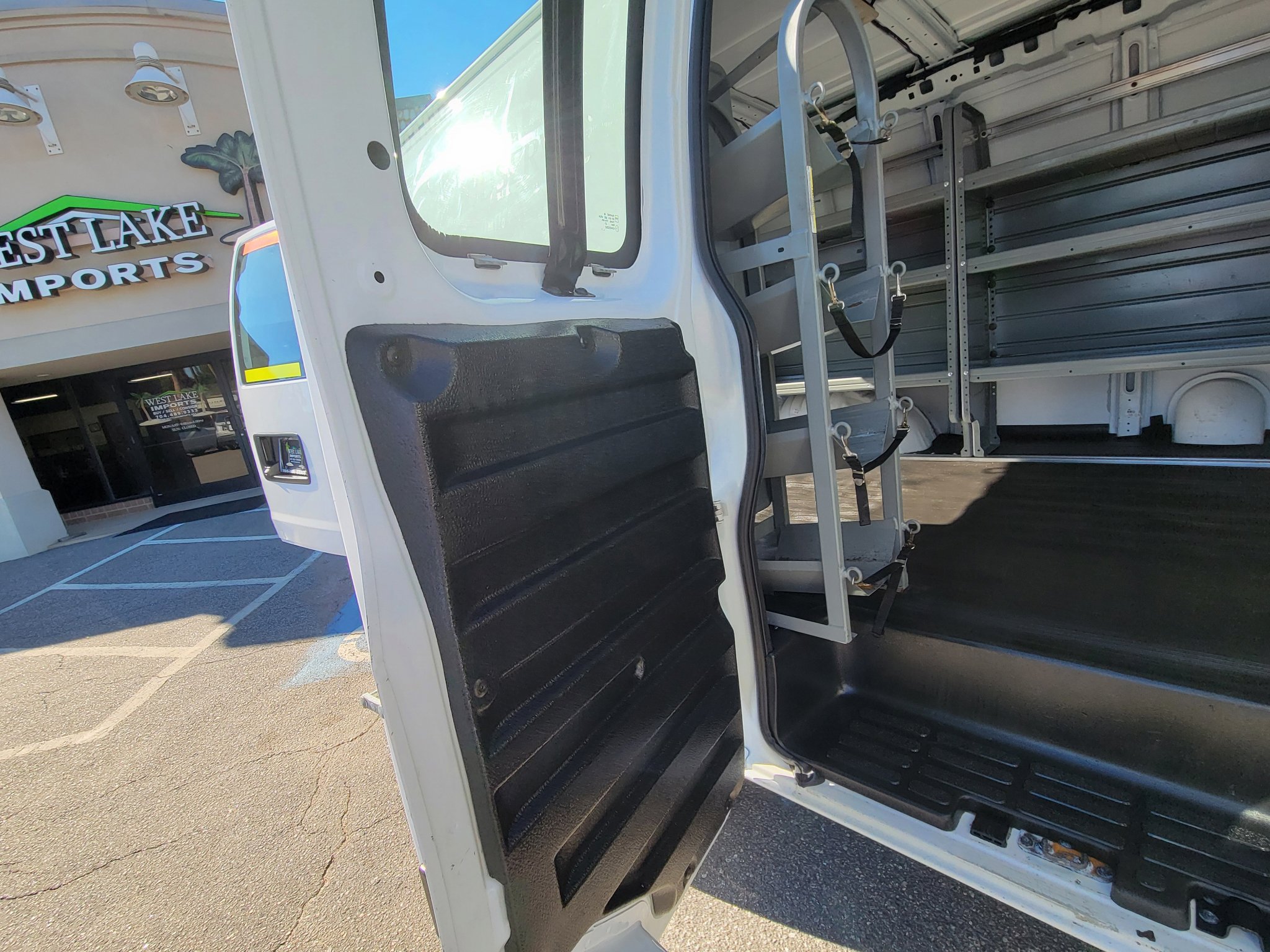 Used 2018 Chevrolet Express 2500 w/ Enhanced Convenience Package image 33