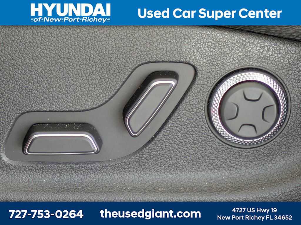 Used 2022 Genesis GV70 2.5T w/ Select Package AWD/4WD image 25