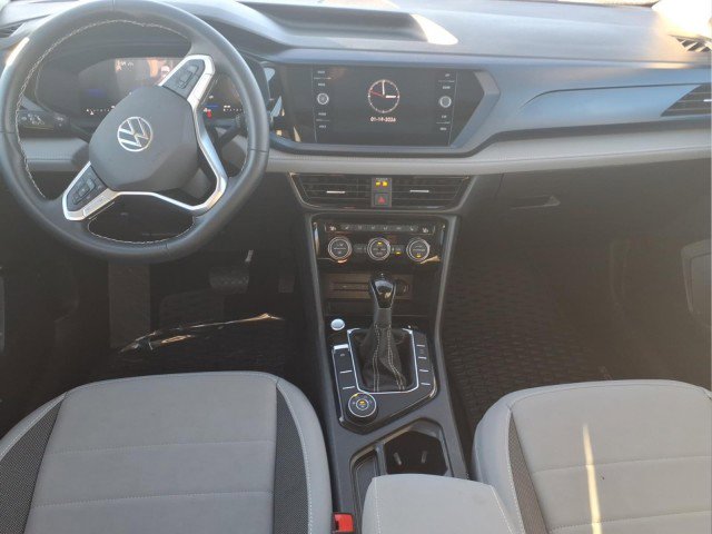 Certified 2024 Volkswagen Taos SE image 11
