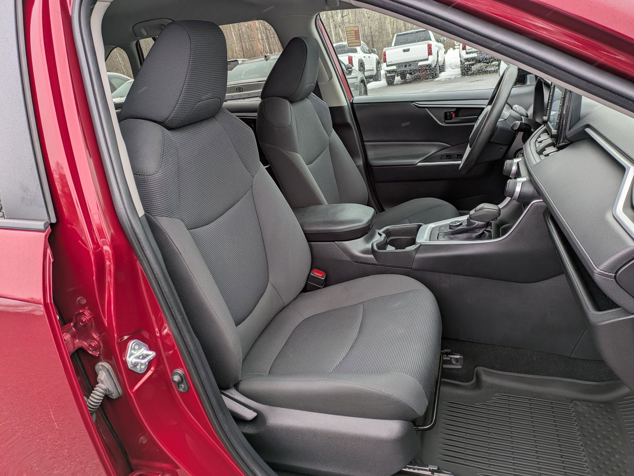 Used 2021 Toyota RAV4 LE AWD/4WD image 20