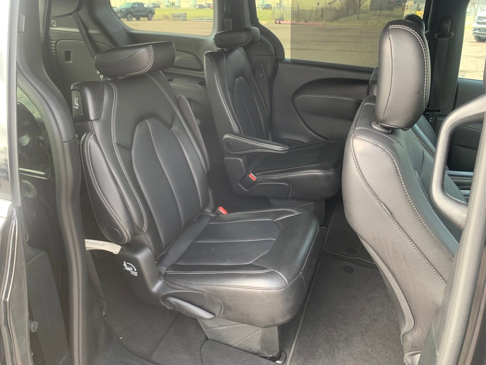 Used 2025 Chrysler Pacifica Select image 28