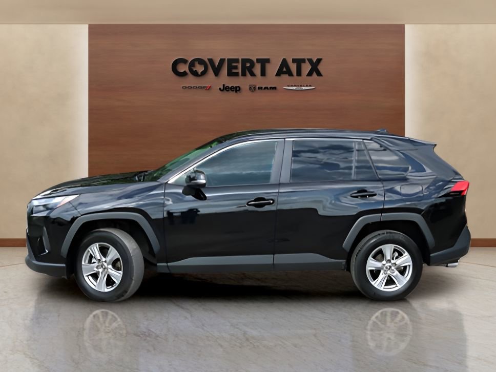Used 2025 Toyota RAV4 XLE FWD image 2