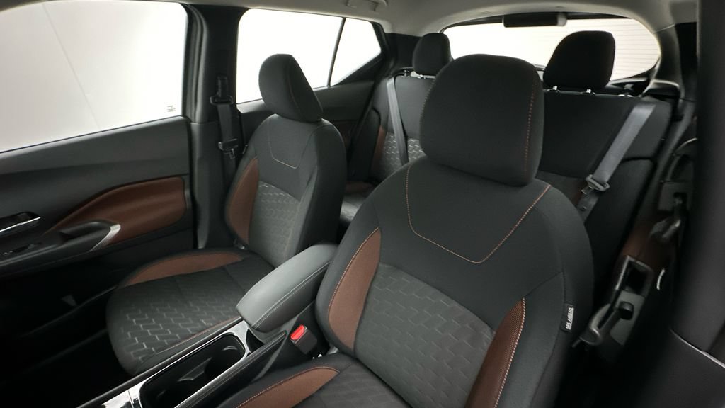 Certified 2024 Nissan Kicks SR FWD image 9
