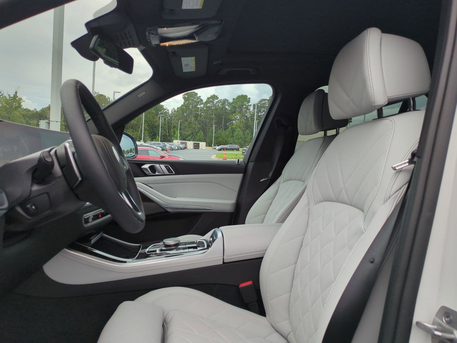 Used 2025 BMW X5 xDrive50e w/ Premium Package image 15