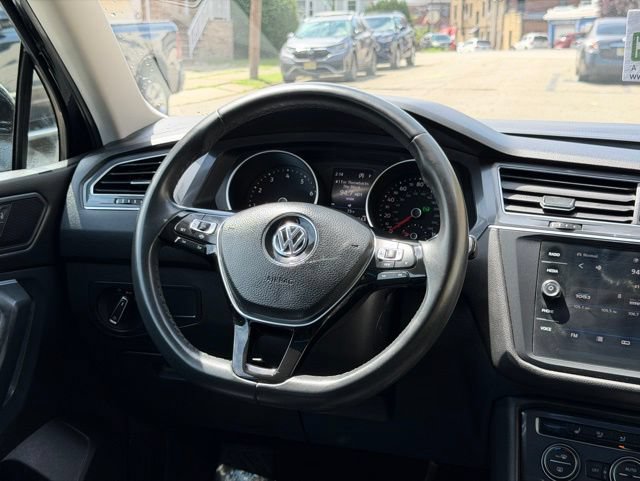 Used 2020 Volkswagen Tiguan SE AWD/4WD image 27