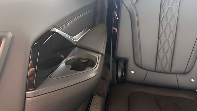 Used 2026 BMW X7 M60i image 34