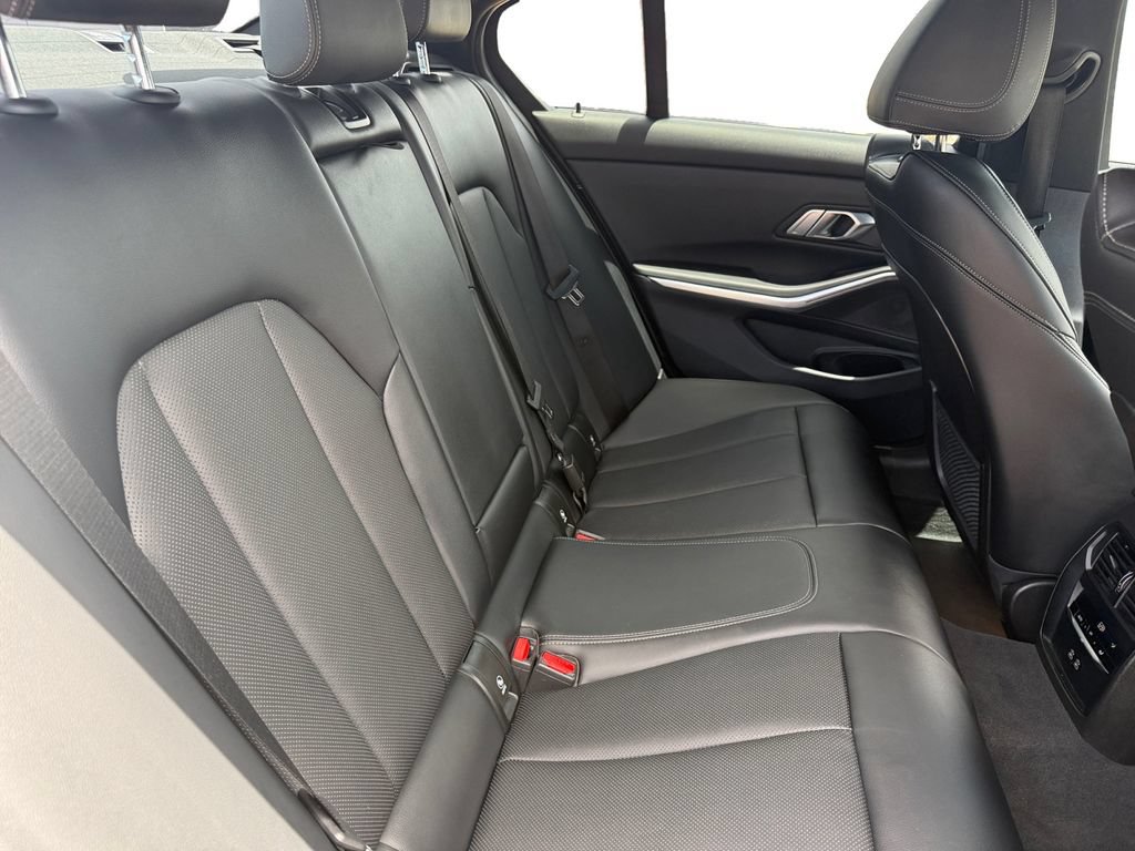 Used 2023 BMW 330i Sedan w/ Convenience Package RWD image 17
