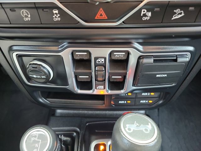 Used 2018 Jeep Wrangler Unlimited Sahara image 33