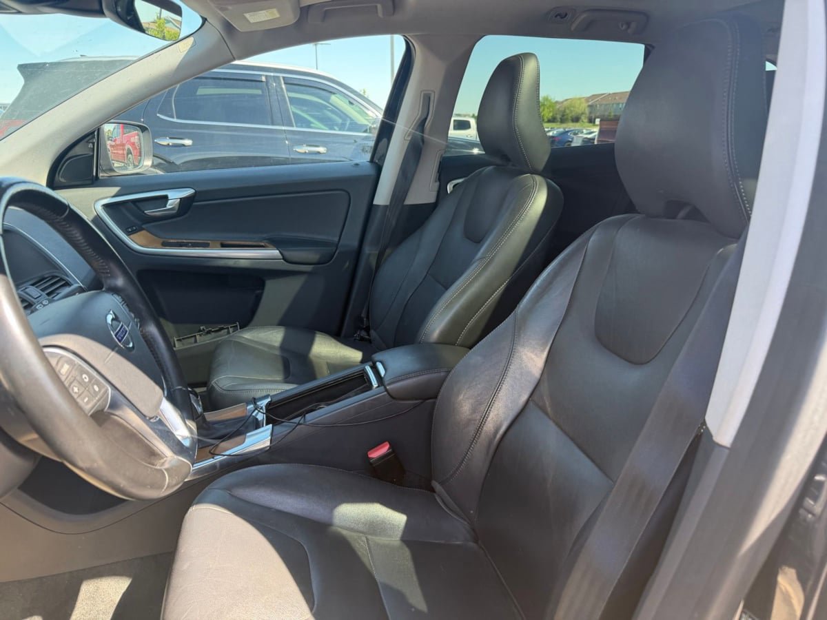 Used 2017 Volvo XC60 T6 Inscription w/ Protection Package AWD/4WD image 3