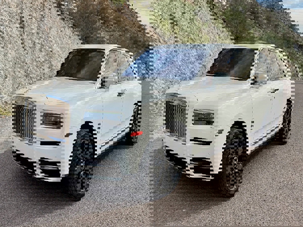 Used 2020 Rolls-Royce Cullinan image 2