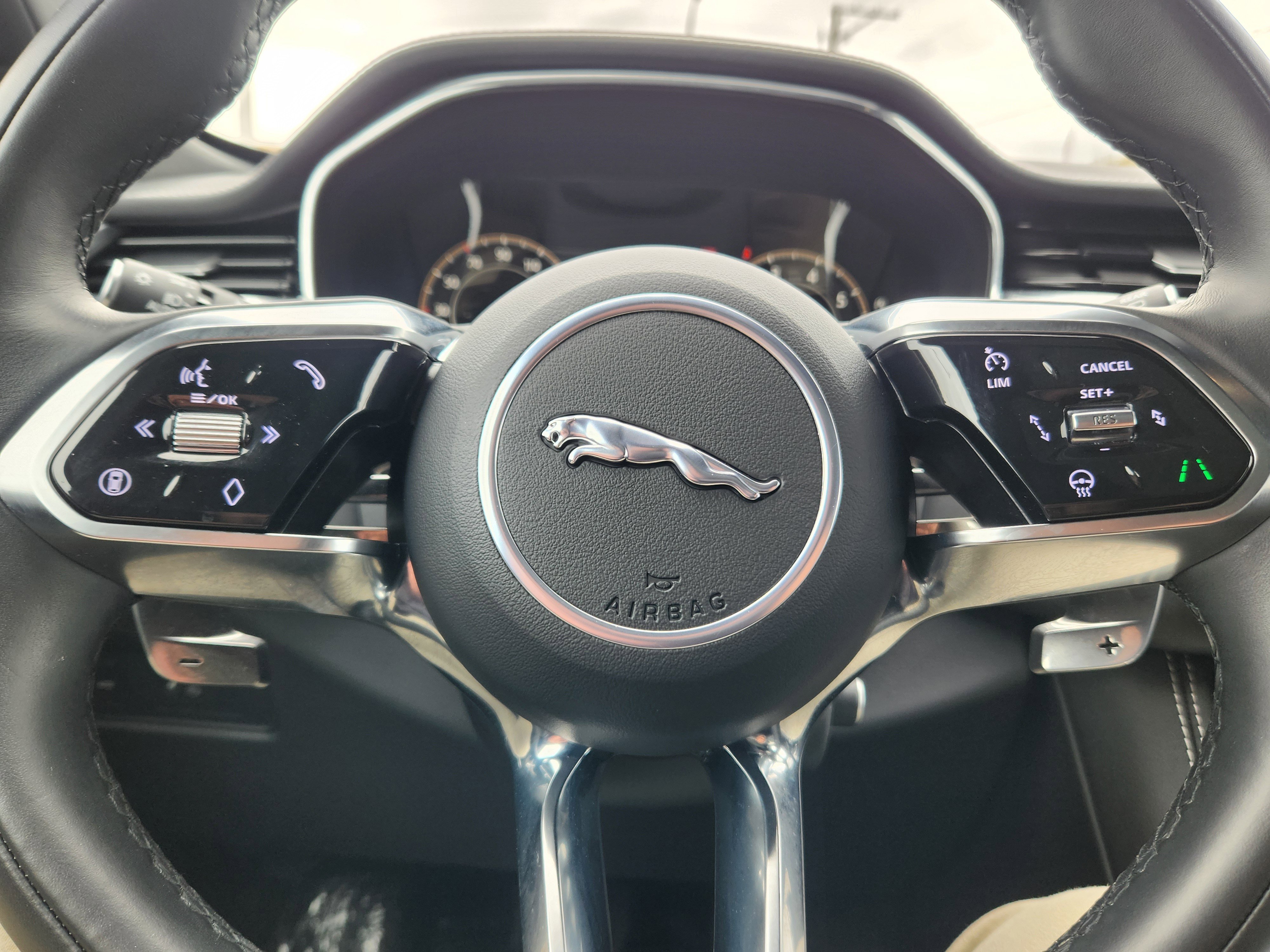Certified 2025 Jaguar F-PACE R-Dynamic S AWD/4WD image 7