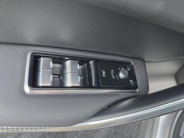 Certified 2025 Jaguar F-PACE R-Dynamic S image 27