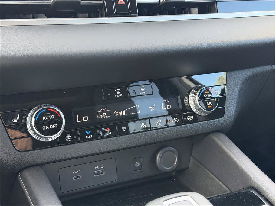 Used 2025 Mitsubishi Outlander 4WD Plug-In Hybrid image 15