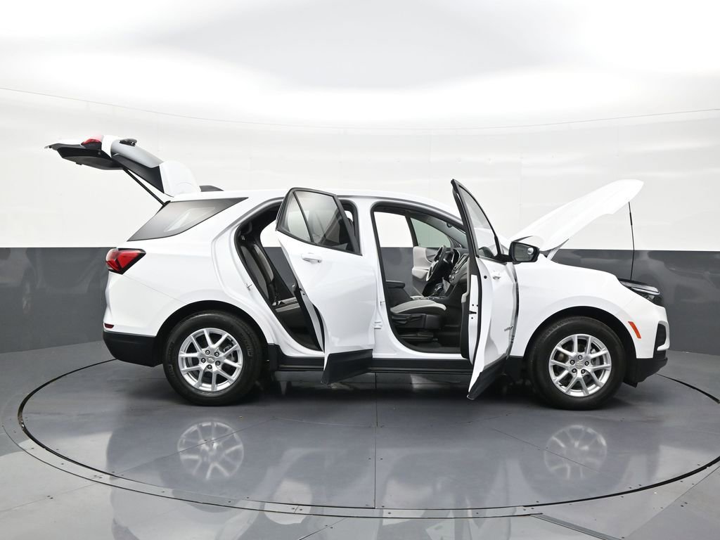 Used 2024 Chevrolet Equinox LS image 30