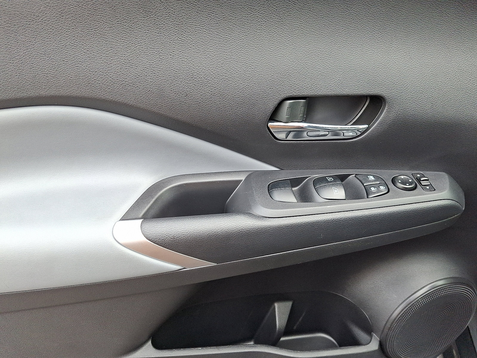 Certified 2024 Nissan Kicks SR w/ SR Premium Package image 12