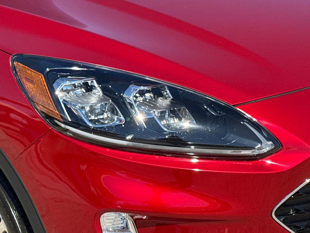 Used 2020 Ford Escape Titanium w/ Titanium Premium Package 2.0 image 4