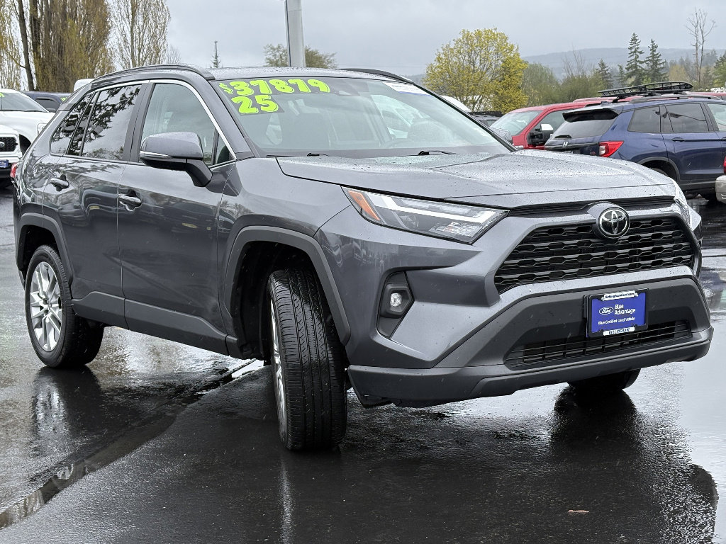 Used 2025 Toyota RAV4 XLE Premium w/ Weather Package AWD/4WD image 4
