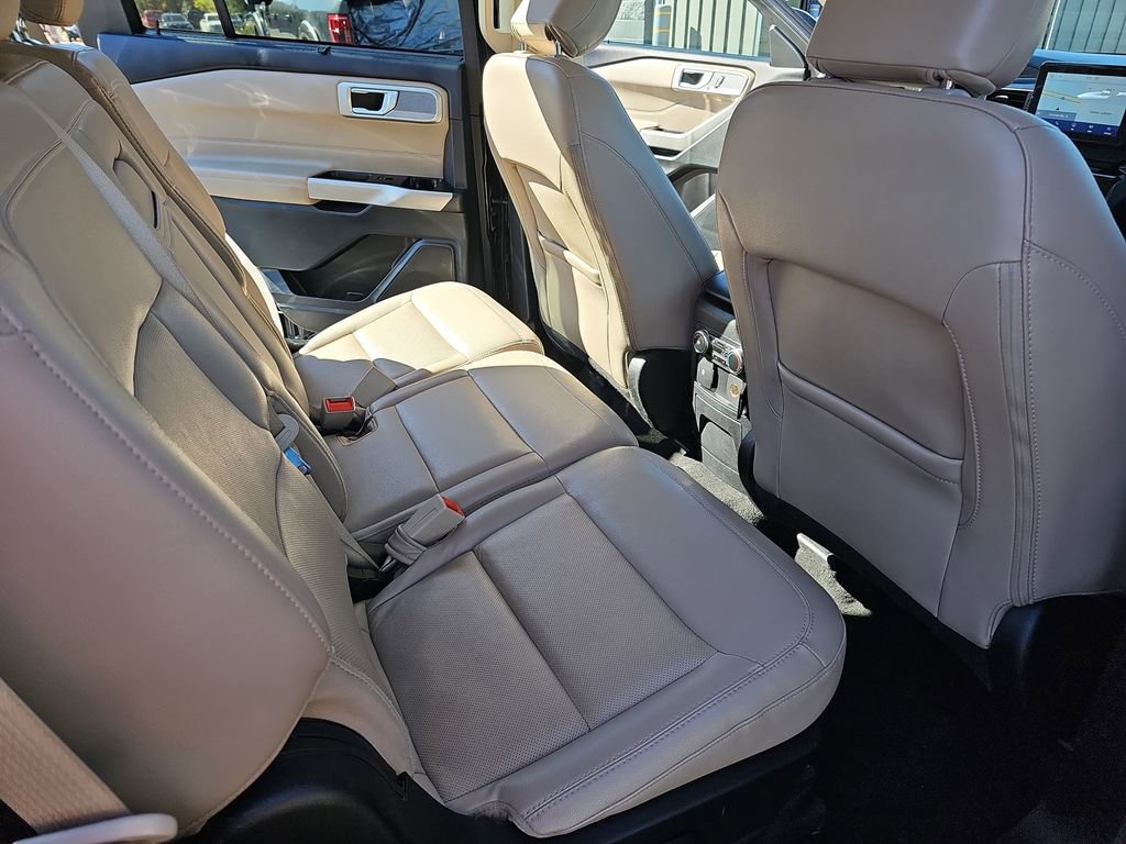 Used 2023 Ford Explorer Limited image 14