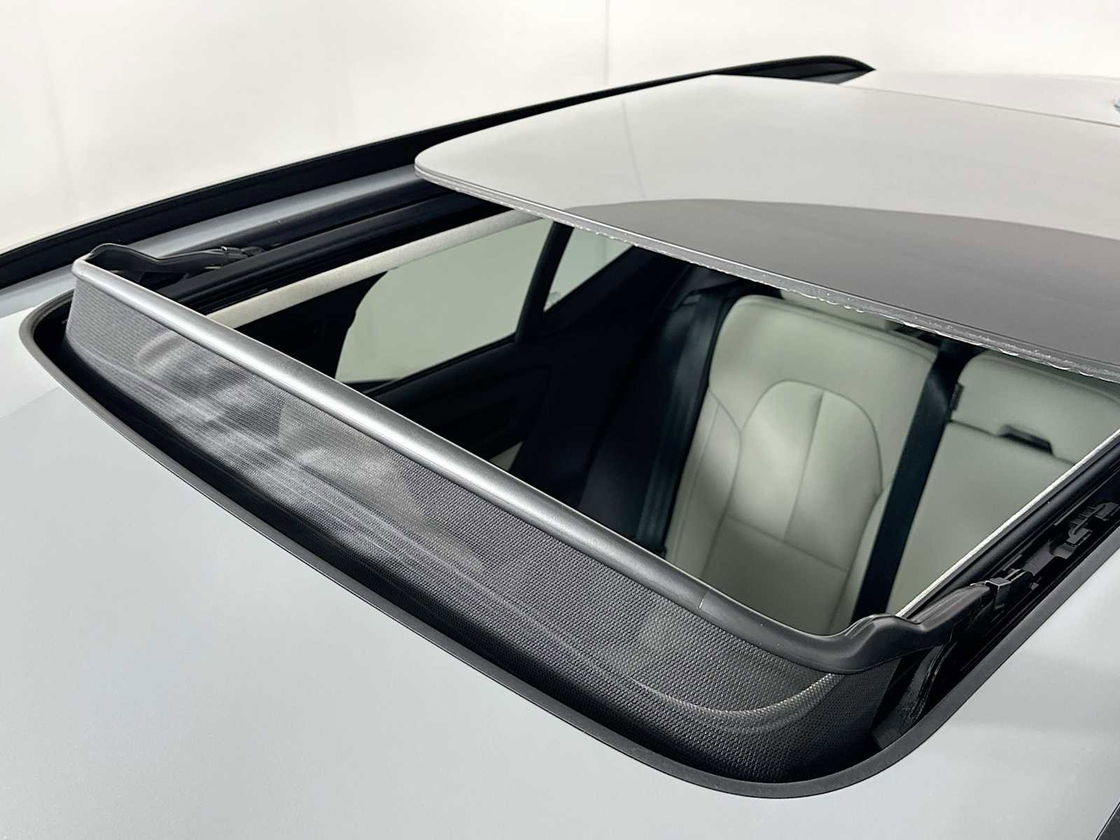 New 2026 Volvo XC40 B5 Plus w/ Protection Package Premier AWD/4WD image 19