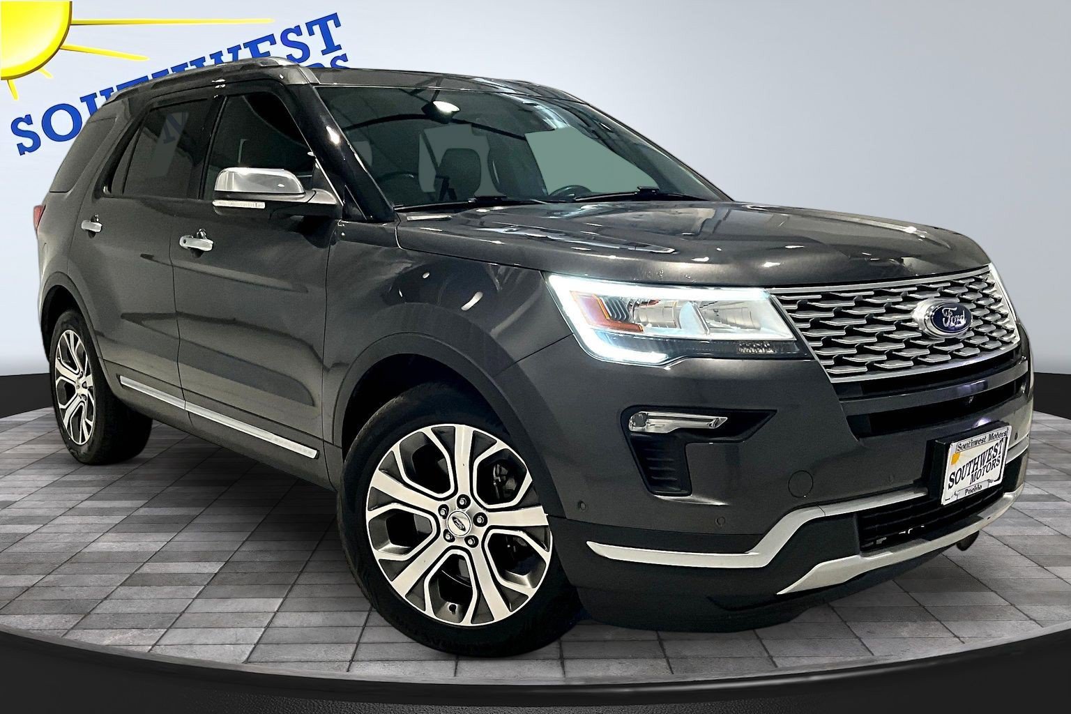 Used 2019 Ford Explorer Platinum AWD/4WD image 3