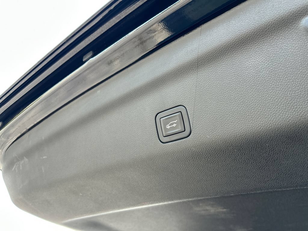 Certified 2025 Chevrolet Tahoe High Country AWD/4WD image 39