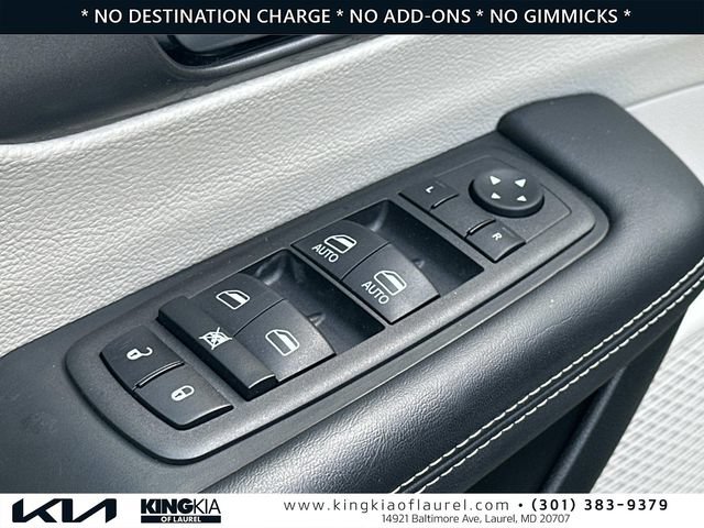Used 2023 Chrysler Pacifica Touring-L FWD image 20