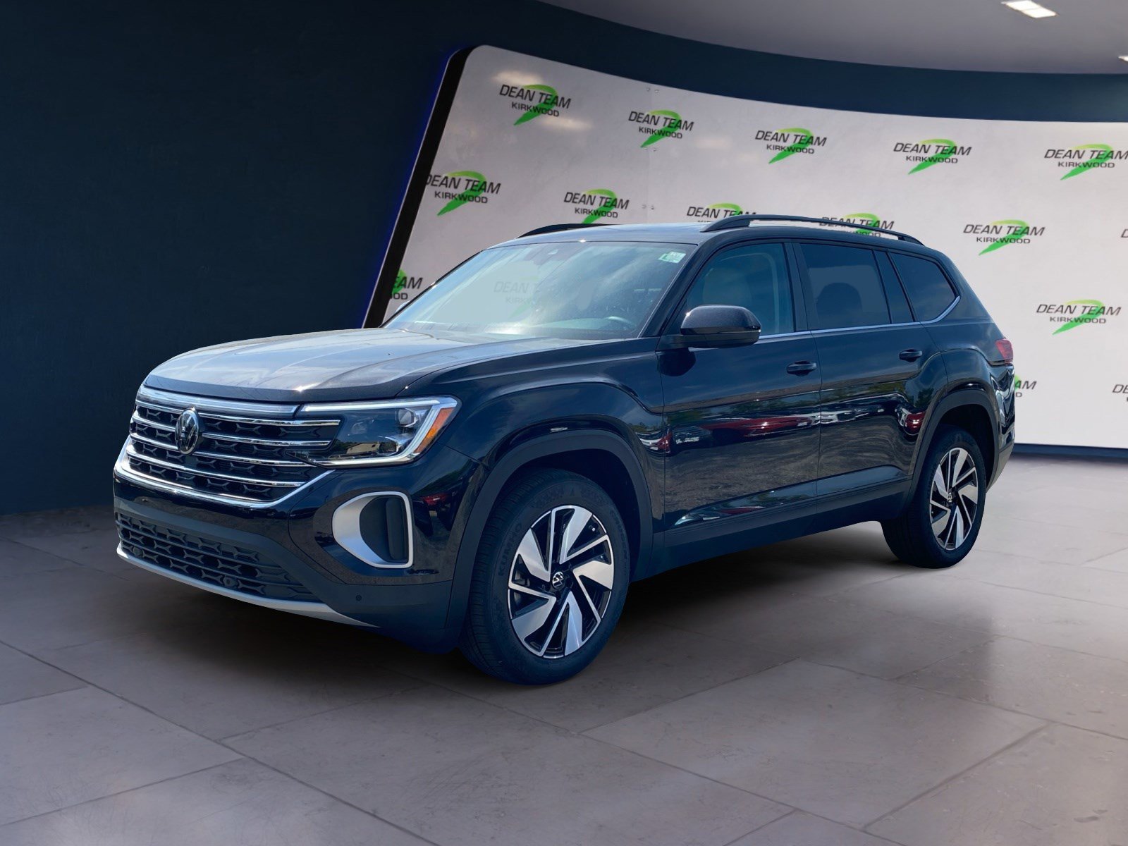 New 2026 Volkswagen Atlas SE image 2