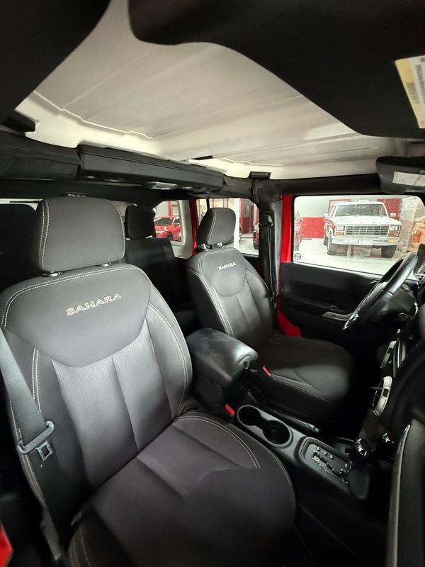 Used 2016 Jeep Wrangler Unlimited Sahara w/ Dual Top Group image 19