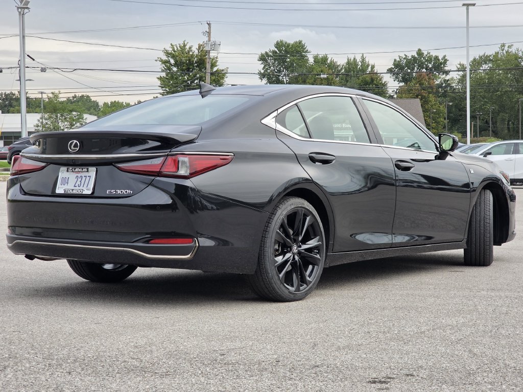 Certified 2024 Lexus ES 300h F Sport FWD image 10