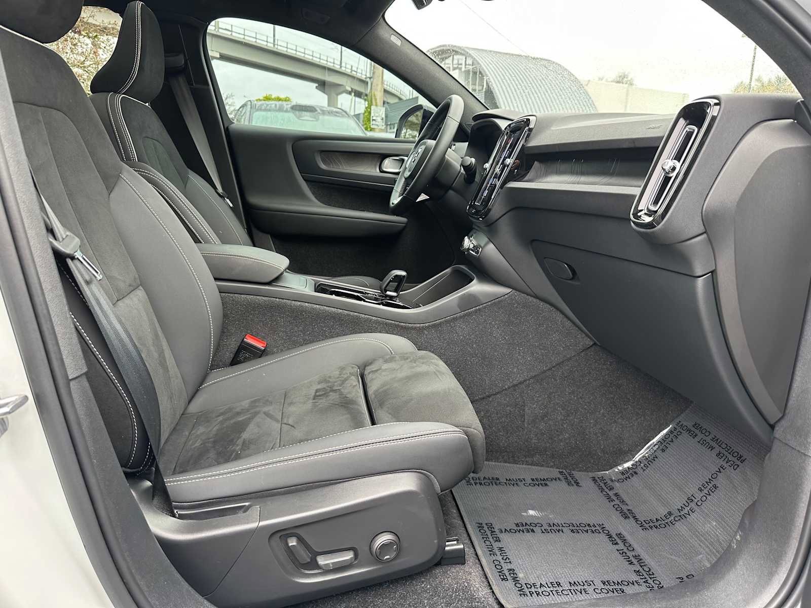 Certified 2023 Volvo C40 P8 Recharge Ultimate image 8