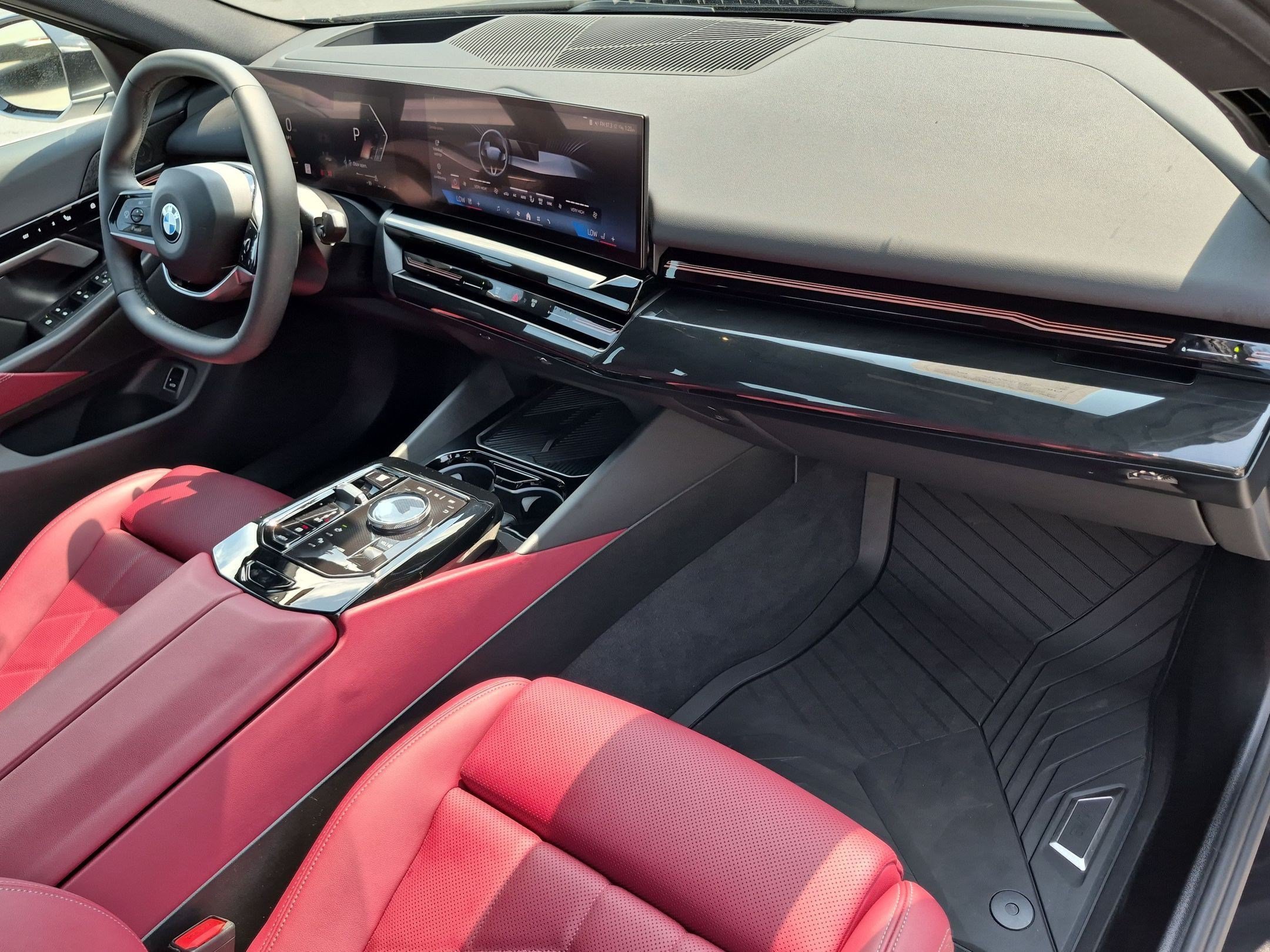 Certified 2024 BMW 530i w/ Premium Package RWD image 39