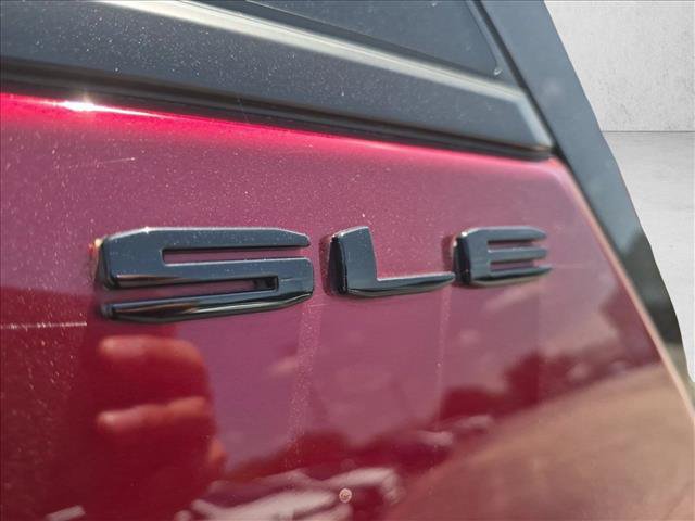 Used 2024 GMC Terrain SLE w/ Driver Convenience Package FWD image 13